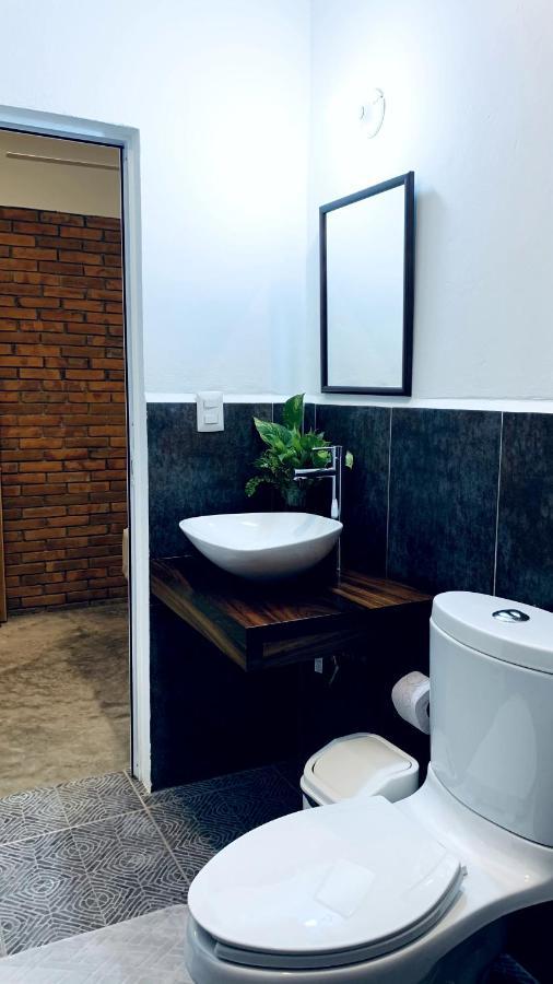 Habitación con cama grande